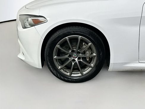 Used 2018 Alfa Romeo Giulia AWD image 37