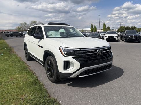 New 2026 Volkswagen Atlas Peak Edition AWD/4WD image 3