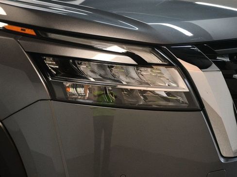 Used 2024 Nissan Pathfinder Platinum FWD image 10