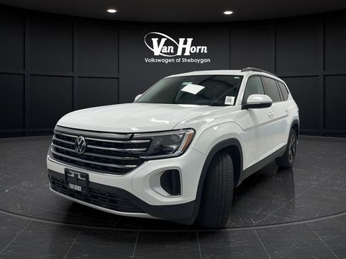 Used 2025 Volkswagen Atlas SE AWD/4WD image 3