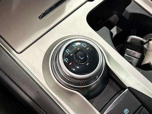 Used 2021 Ford Explorer XLT image 17