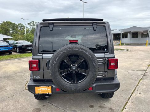 Used 2022 Jeep Wrangler Unlimited Sahara AWD/4WD image 4