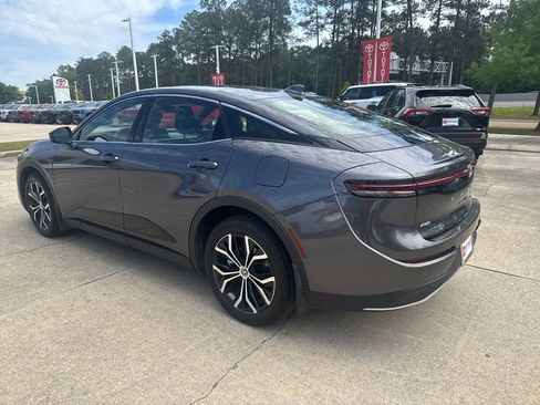 Used 2023 Toyota Crown Limited image 3