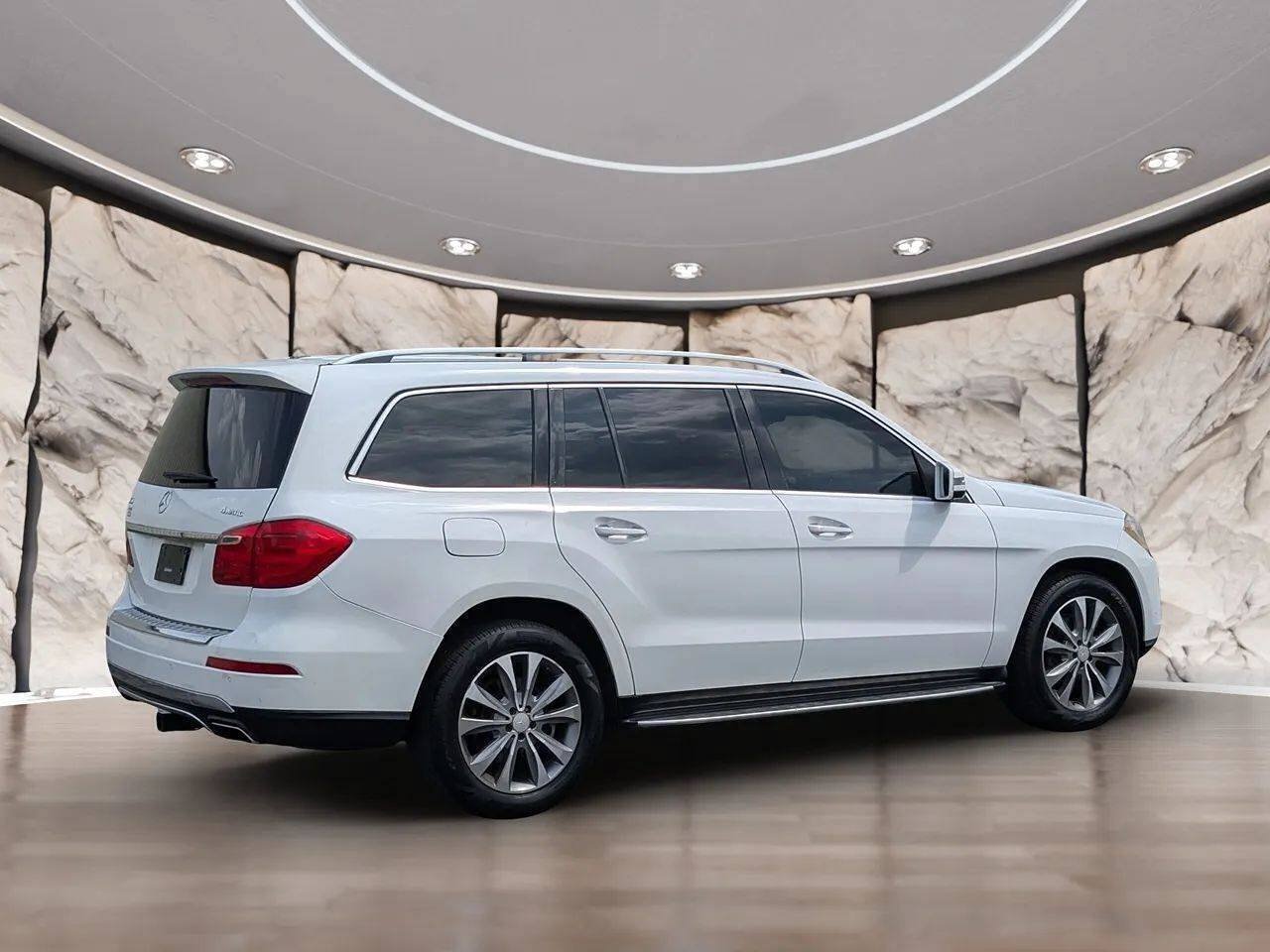 Used 2014 Mercedes-Benz GL 450 4MATIC image 11