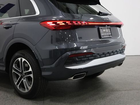 Used 2025 Audi Q5 Premium w/ 19" Wheel Package AWD/4WD image 10