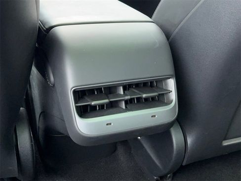 Used 2023 Tesla Model 3 Standard Range image 40