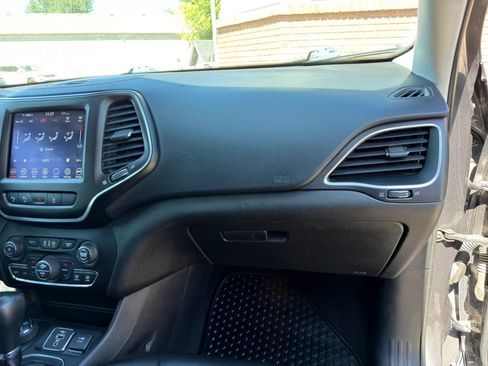 Used 2021 Jeep Cherokee Trailhawk w/ Sun, Sound & Nav Group AWD/4WD image 5