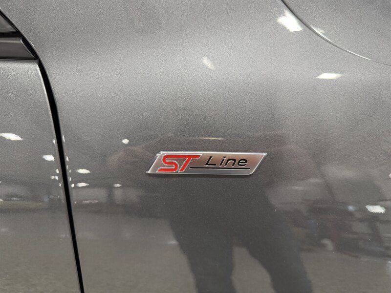 Used 2023 Ford Escape ST-Line w/ Tech Pack #1 FWD image 6