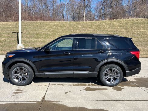 Used 2023 Ford Explorer XLT w/ Equipment Group 202A image 8