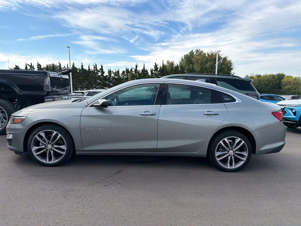 Used 2025 Chevrolet Malibu LT FWD image 5