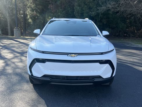 New 2026 Chevrolet Equinox EV LT AWD/4WD image 3