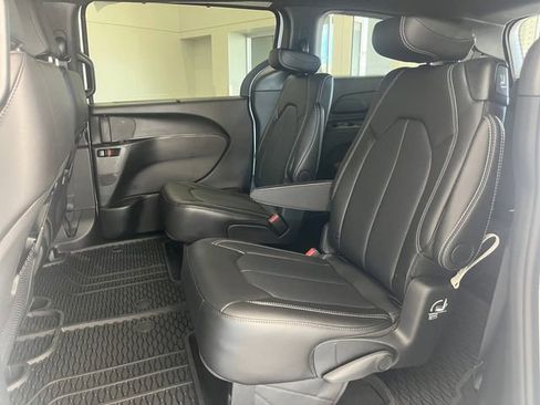 New 2025 Chrysler Pacifica Select w/ Fav Edition Package image 25