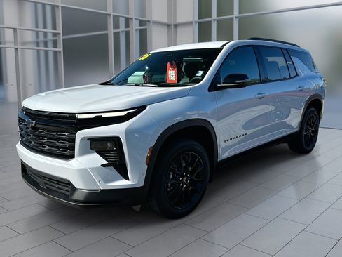 New 2026 Chevrolet Traverse LT image 2