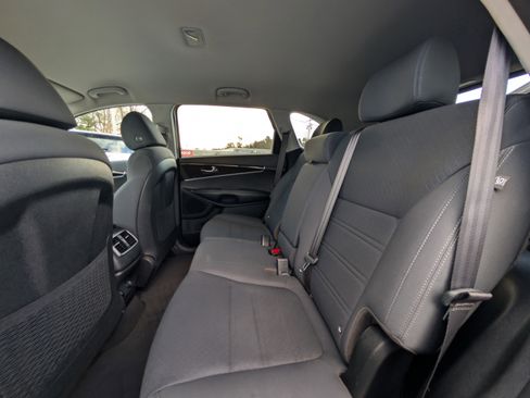 Used 2019 Kia Sorento S image 31