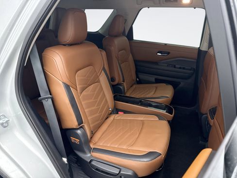 Used 2023 Nissan Pathfinder Platinum AWD/4WD image 18