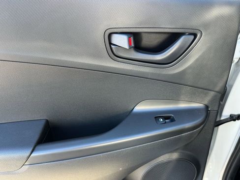 Used 2018 Hyundai Kona SEL image 16