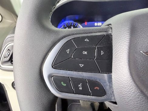 Used 2022 Chrysler Pacifica Touring-L w/ Uconnect Theater Family Group image 13