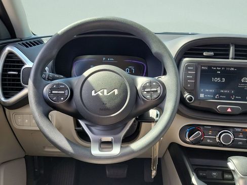 Used 2025 Kia Soul LX w/ LX Technology Package FWD image 19