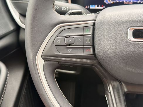 Used 2024 Jeep Grand Cherokee Altitude RWD image 16