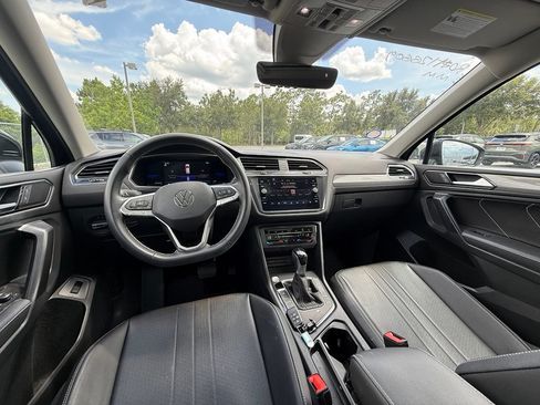 Certified 2022 Volkswagen Tiguan SE FWD image 18