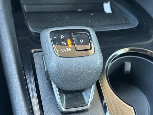 Used 2025 Nissan Rogue SV image 22