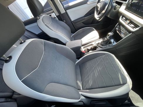 Used 2025 Volkswagen Taos SE image 34