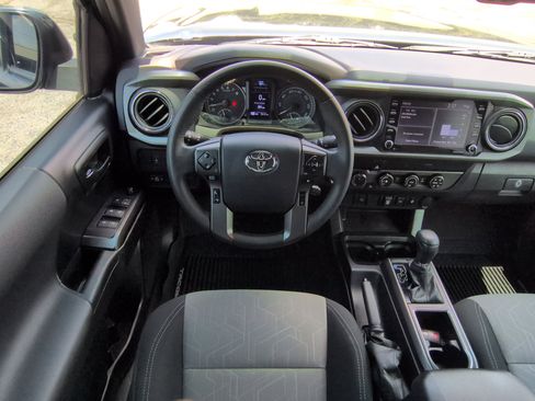 Used 2020 Toyota Tacoma TRD Off-Road AWD/4WD image 14