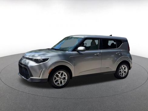 Used 2025 Kia Soul LX w/ LX Technology Package FWD image 8