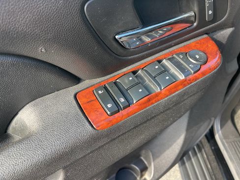 Used 2013 Chevrolet Tahoe LT image 16