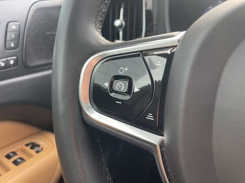 Certified 2023 Volvo XC60 B5 Ultimate w/ Climate Package image 39