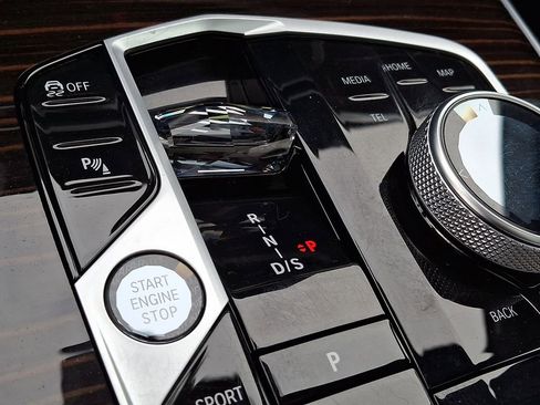 Used 2026 BMW X7 M60i w/ Executive Package image 14