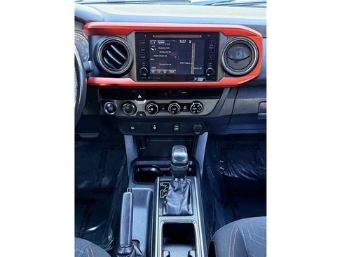 Used 2017 Toyota Tacoma TRD Off-Road w/ Tow Package (A/T) image 11
