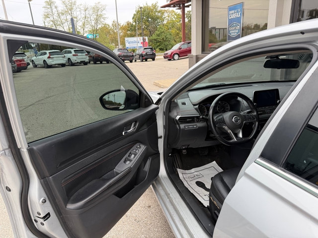 Used 2022 Nissan Altima 2.5 SR FWD image 9