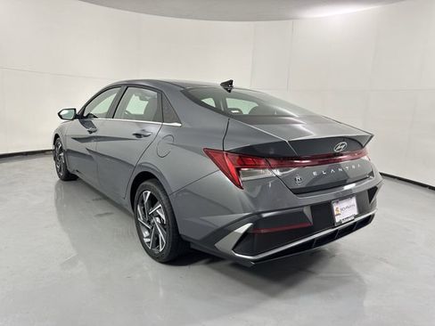 Used 2025 Hyundai Elantra SEL FWD image 32