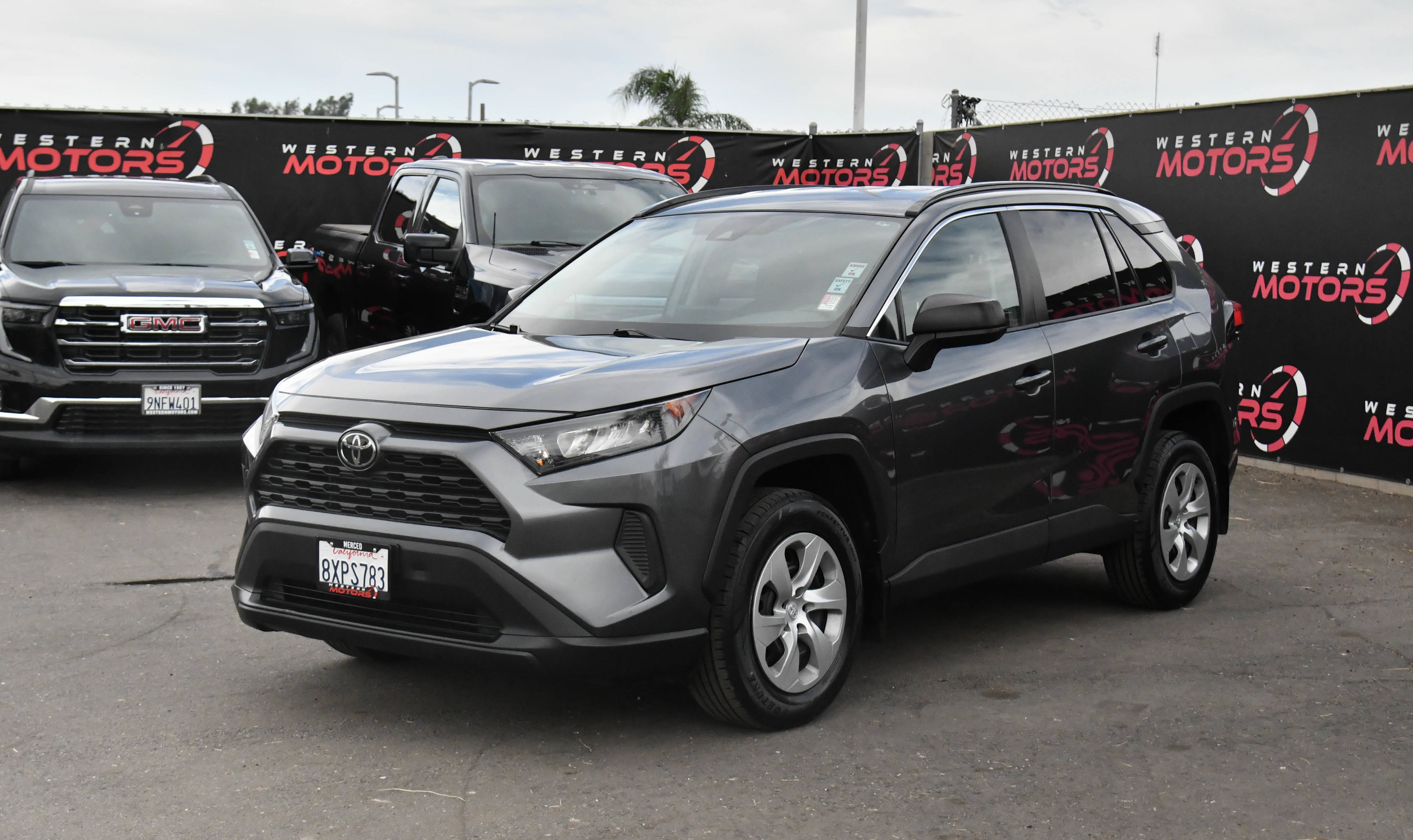 Used 2021 Toyota RAV4 LE FWD image 3