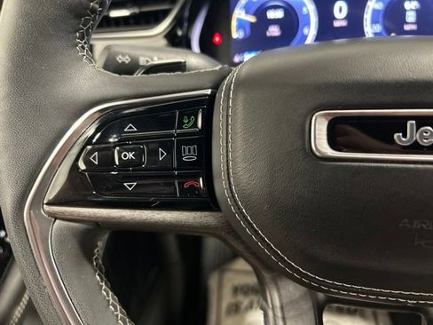 Used 2023 Jeep Grand Cherokee Overland AWD/4WD image 25