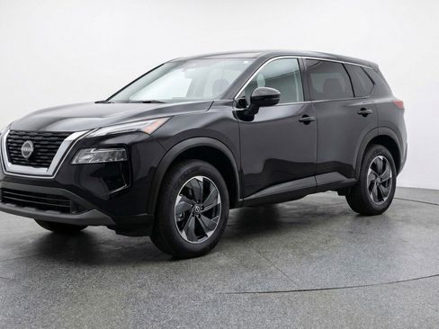 Used 2025 Nissan Rogue SV image 3
