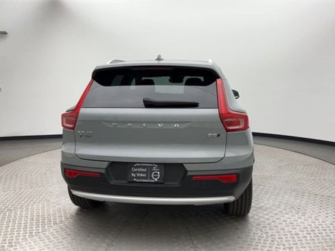 Certified 2025 Volvo XC40 B5 Core image 3