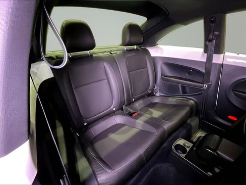 Used 2014 Volkswagen Beetle TDI image 22