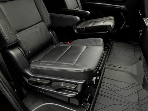 Used 2024 Chevrolet Tahoe Z71 w/ Luxury Package image 33