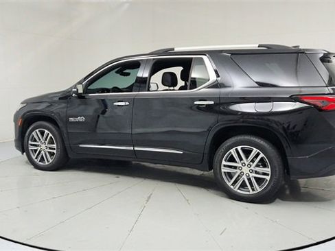 Used 2023 Chevrolet Traverse High Country image 3