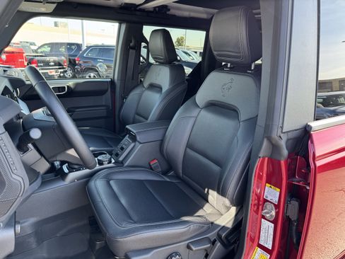Used 2025 Ford Bronco Badlands image 24