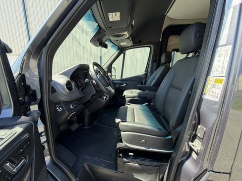Used 2022 Mercedes-Benz Sprinter 2500 image 36