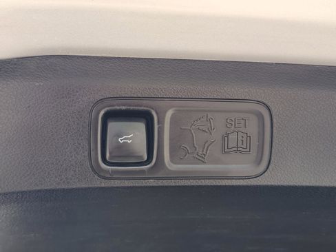 Used 2019 Ford Expedition Limited w/ Equipment Group 303A AWD/4WD image 32