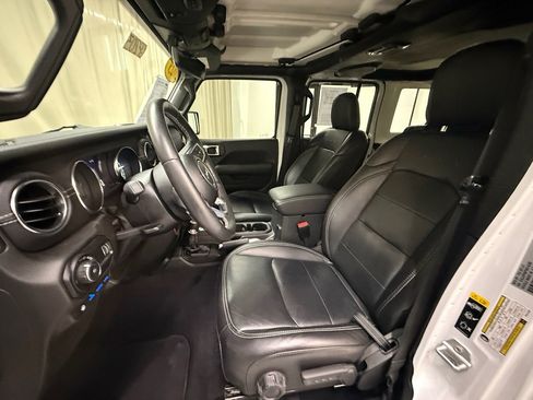 Used 2023 Jeep Wrangler Sahara w/ Cold Weather Group image 15