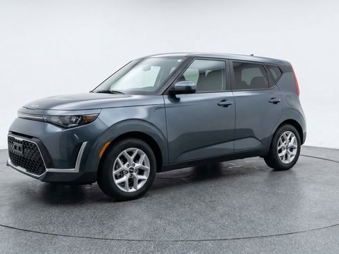 Used 2025 Kia Soul LX w/ LX Technology Package image 3