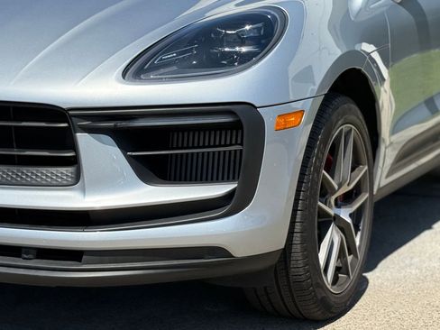 Used 2023 Porsche Macan S AWD/4WD image 3