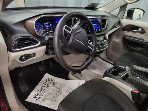 Used 2017 Chrysler Pacifica Touring Plus w/ Tire & Wheel Group image 14