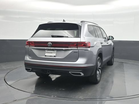 Used 2025 Volkswagen Atlas SE AWD/4WD image 24