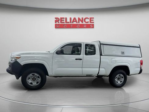 Used 2017 Toyota Tacoma SR RWD image 2